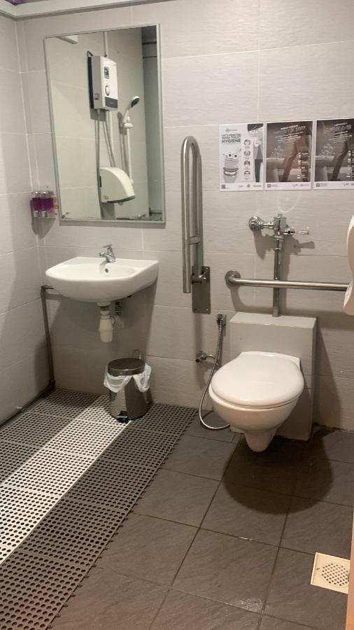 סינגפור Single Sharing Room And Short Hours Stay At Sandpiper Hotel מראה חיצוני תמונה